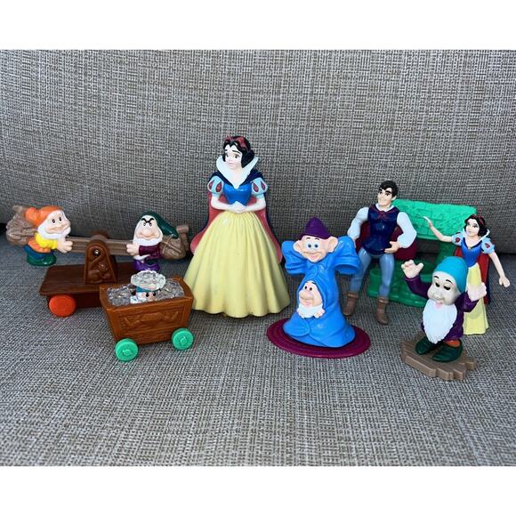 Vintage Disney Snow White and the Seven Dwarves Toy Lot of 8 Cake Toppers - Picture 1 of 7